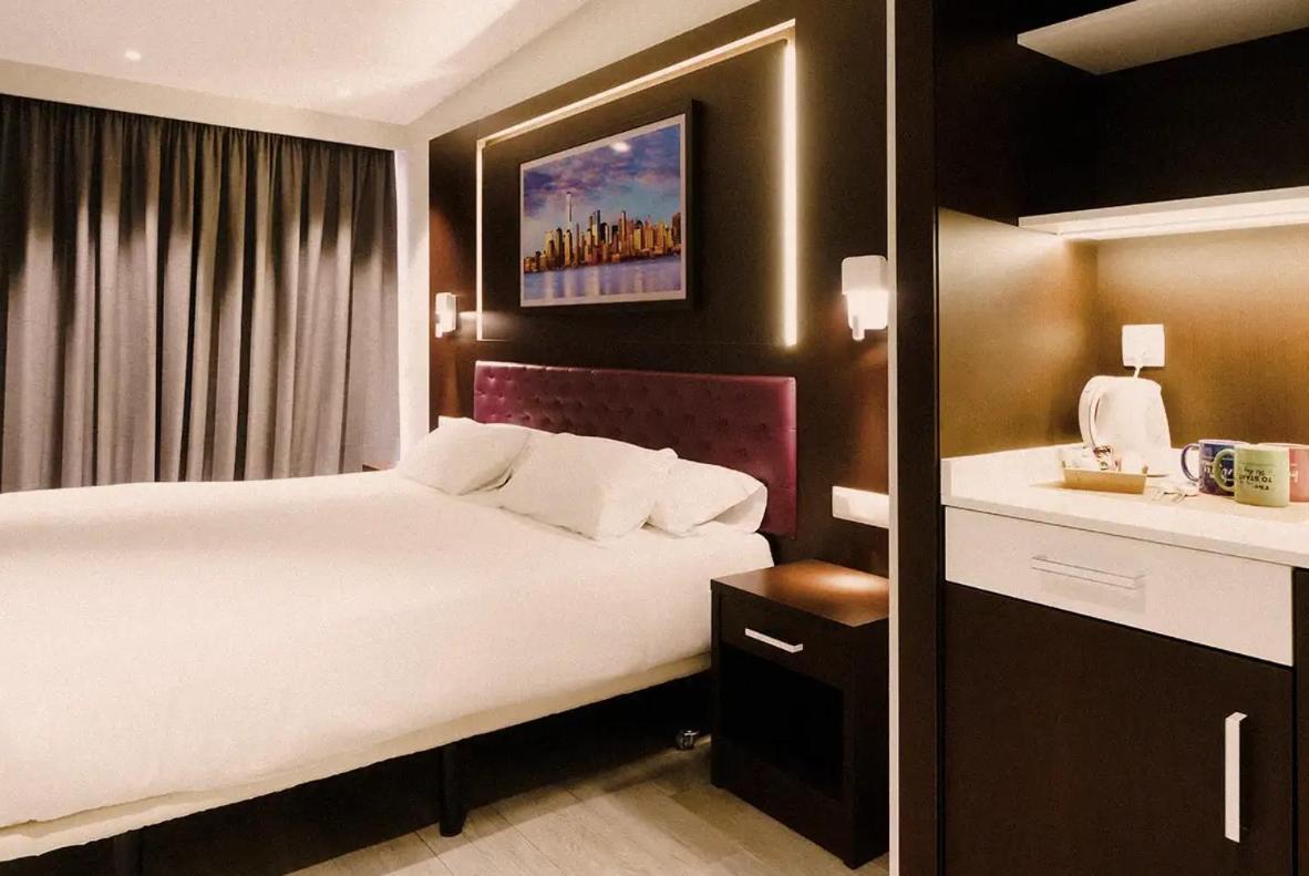 Marina Resort Benidorm - The Original Benidorm Vibe الغرفة الصورة